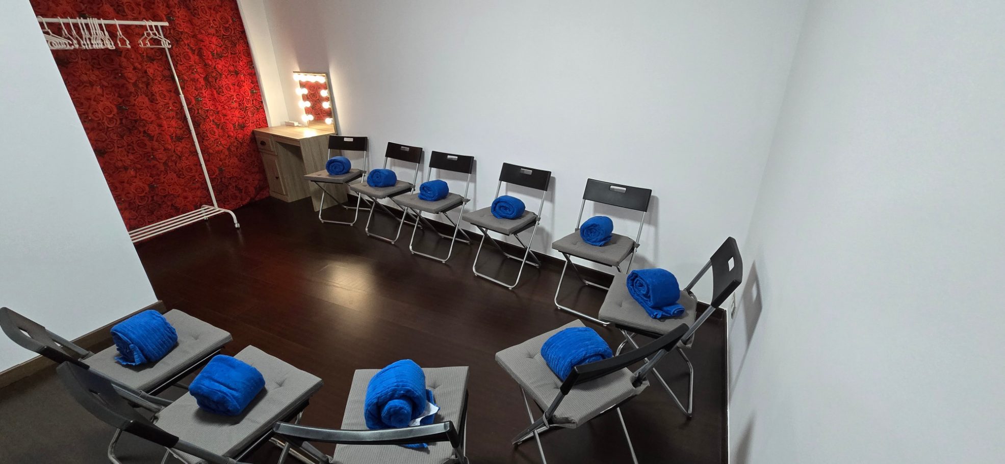 Zona vestidor, peluquería y maquillaje